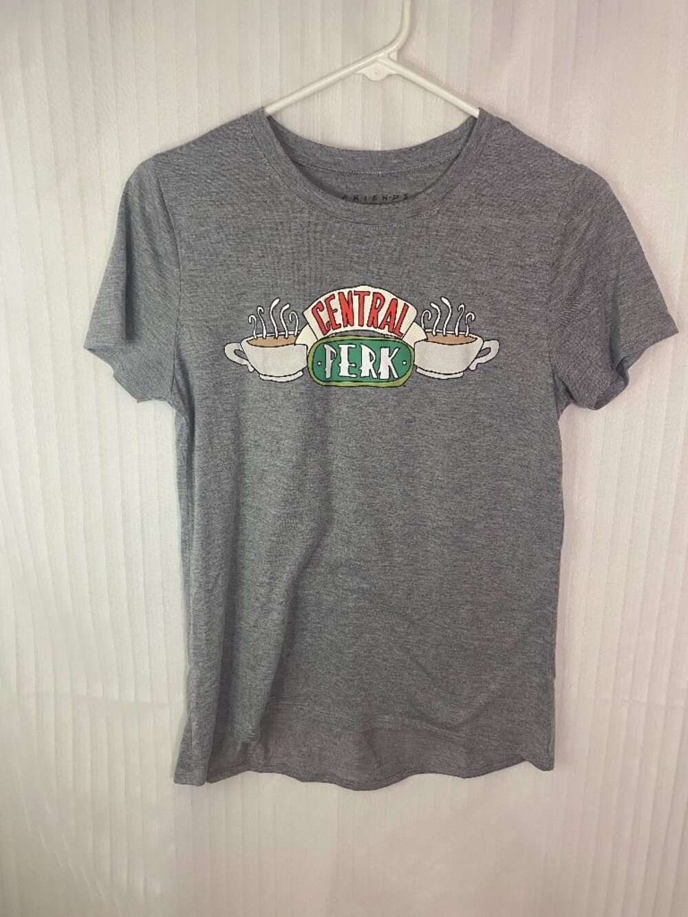 Friends Central Perk Gray Graphic Tee Shirt Women’s Medium TV Show Coffeehouse